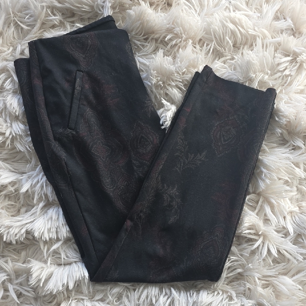 Chico's Black With Subtle Red Print Slimming Ankle Pants